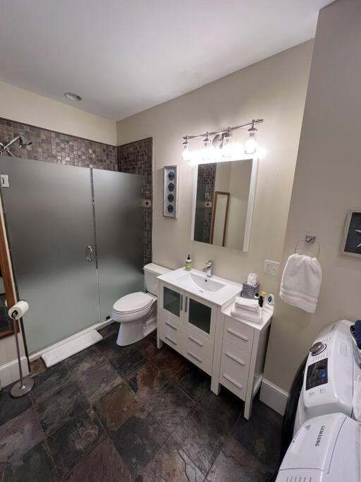 Historic Corner Apartment With Patio & Off Street Parking Portland Ngoại thất bức ảnh