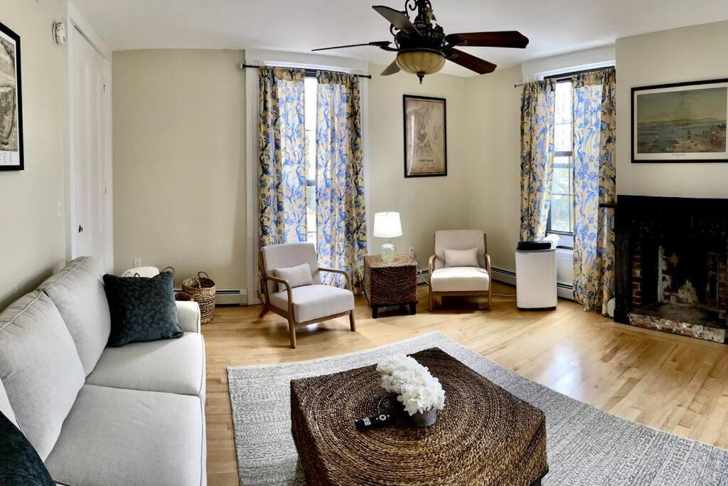 Historic Corner Apartment With Patio & Off Street Parking Portland Ngoại thất bức ảnh