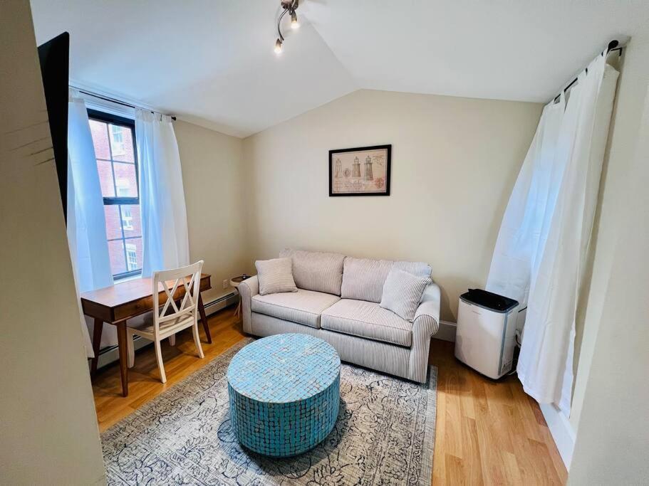Historic Corner Apartment With Patio & Off Street Parking Portland Ngoại thất bức ảnh