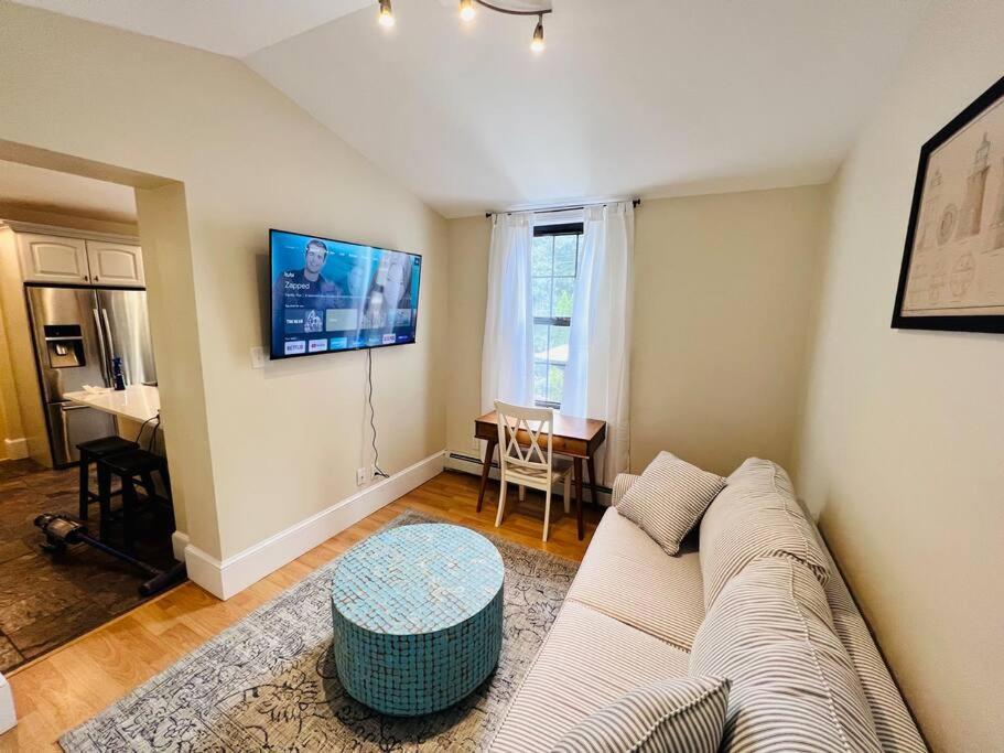Historic Corner Apartment With Patio & Off Street Parking Portland Ngoại thất bức ảnh