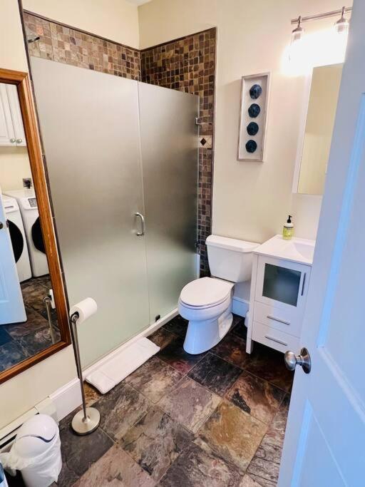 Historic Corner Apartment With Patio & Off Street Parking Portland Ngoại thất bức ảnh